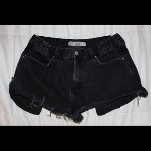 black (short) jean shorts